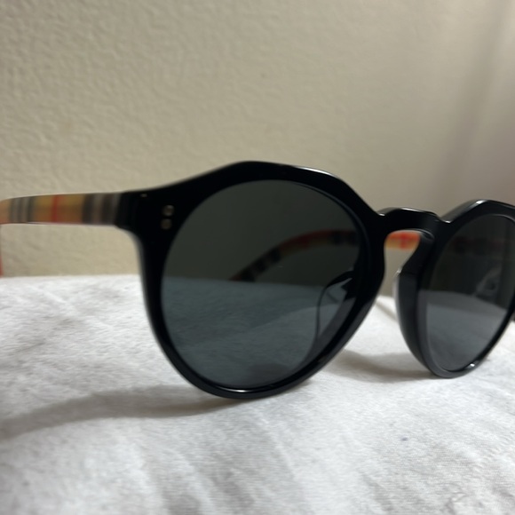 Burberry Suglasses - Picture 8 of 11